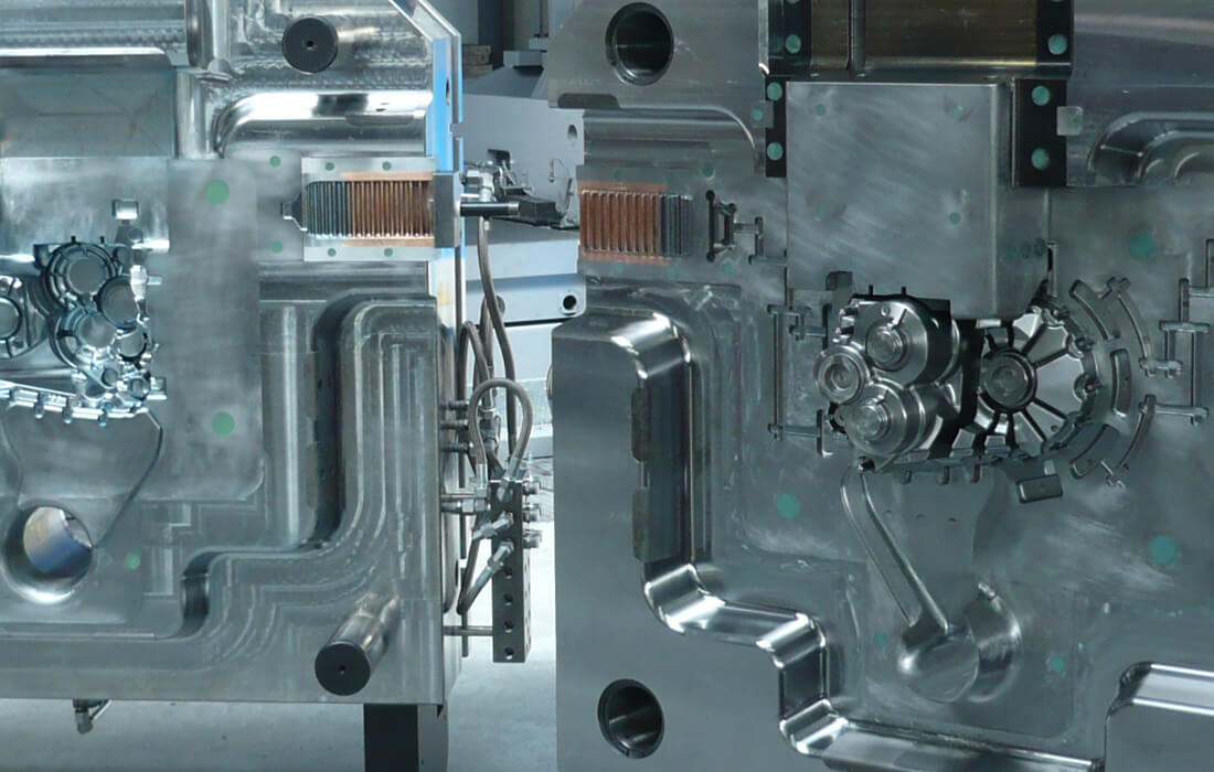 Eine Spritzgussform zur Formung von Materialien.