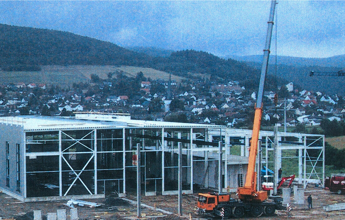 Der Rohbau des KRUG-Werks während es aufgebaut wurde.